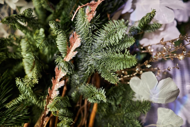 Decorazioni di Capodanno 2023 Decorazioni decorative di Capodanno sul primo piano dell'albero di Natale