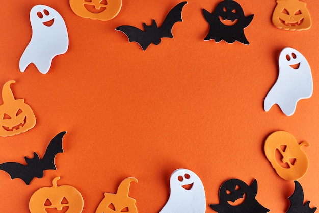 Decorazioni di Halloween sull'arancio