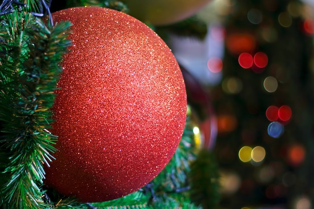 Decorazioni di Natale con il fondo del bokeh dell&#39;albero di Natale