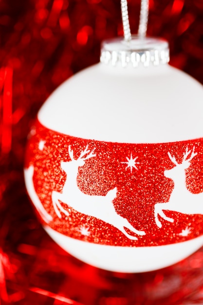 Decorazioni natalizie con ornamenti di cervo