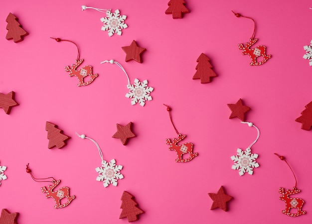 Decorazioni natalizie in legno intagliato per l'albero delle vacanze