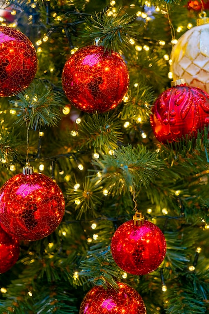 Decorazioni natalizie per l'albero di Natale Sfondo sfocato per le vacanze