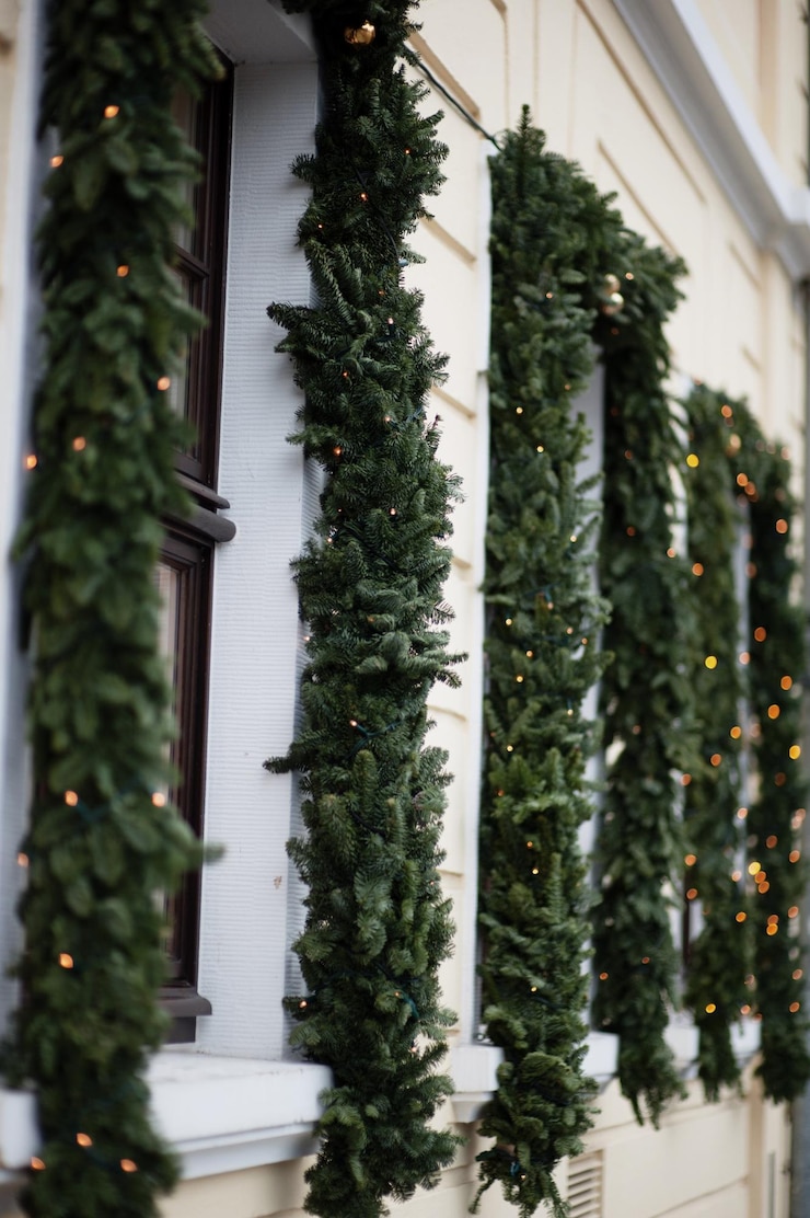 Foto decorazioni natalizie sull'edificio