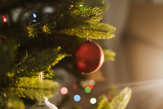 Decorazioni per l'albero di Natale Concetto festivo del fondo di festa del nuovo anno