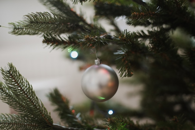 Decorazioni per l'albero di Natale Concetto festivo del fondo di festa del nuovo anno