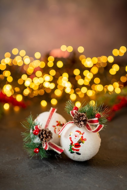 Decorazioni per l'albero di Natale trama di Natale festivo su sfondo scuro