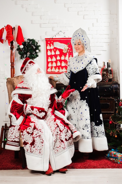 Ded Moroz Santa e Snegurochka snow girl.