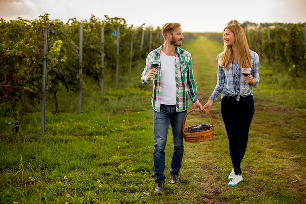 Degustazione di vini in vigna