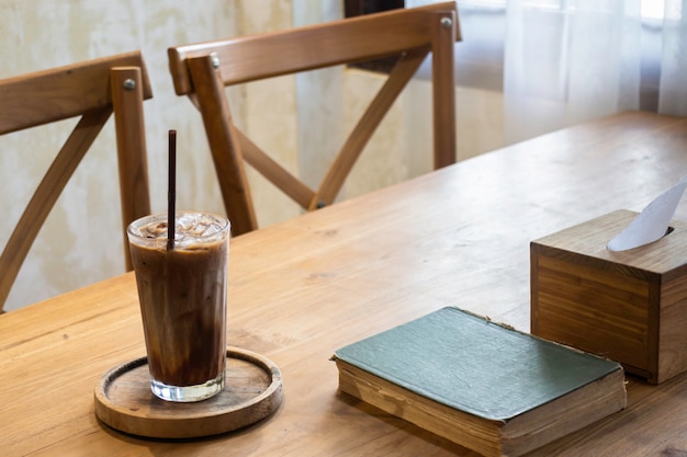 Deliziosa bevanda ghiacciata al cioccolato fondente e al latte