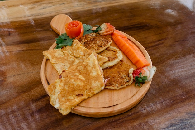 Deliziosa colazione con torta di uova e mais