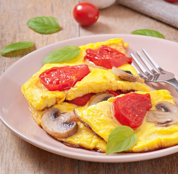 Deliziosa frittata con pomodori e funghi