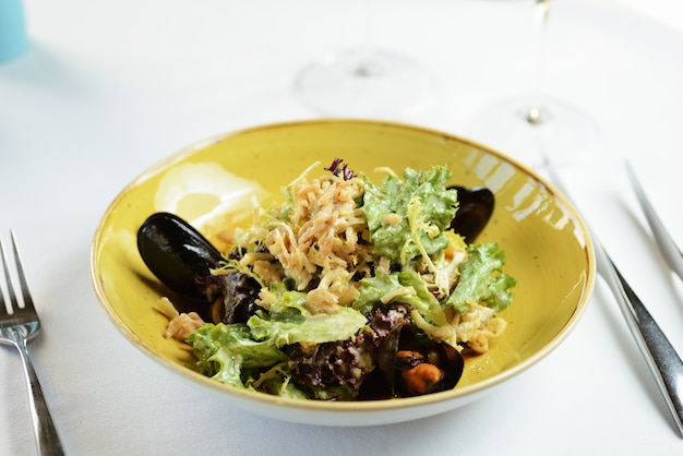 Deliziosa insalata con cozze