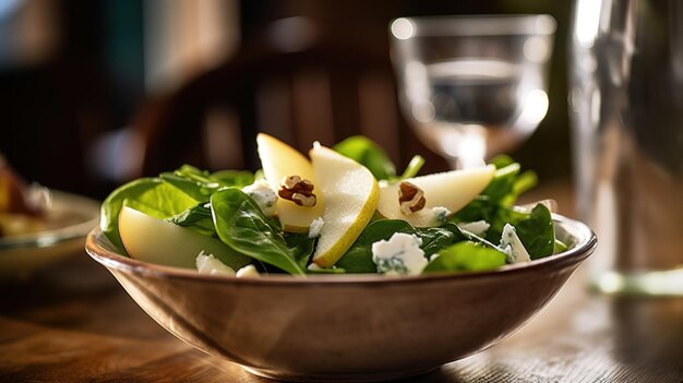 Deliziosa insalata con frutta e formaggio