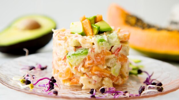 Deliziosa insalata con maionese di avocado e carote