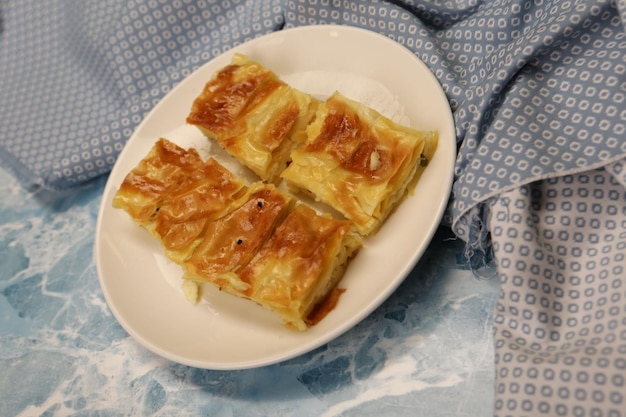 deliziosa pasta sfoglia con ripieno di formaggio