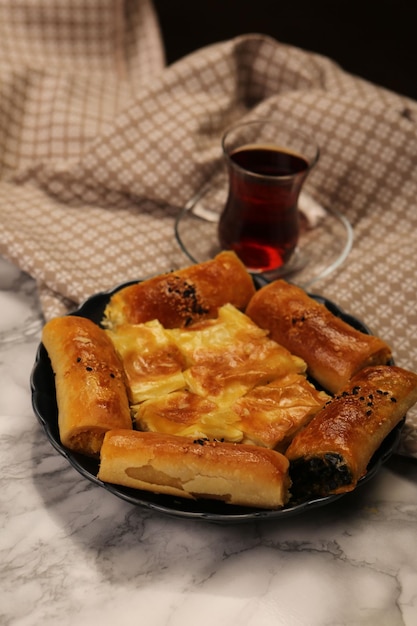 deliziosa pasta sfoglia con ripieno di formaggio