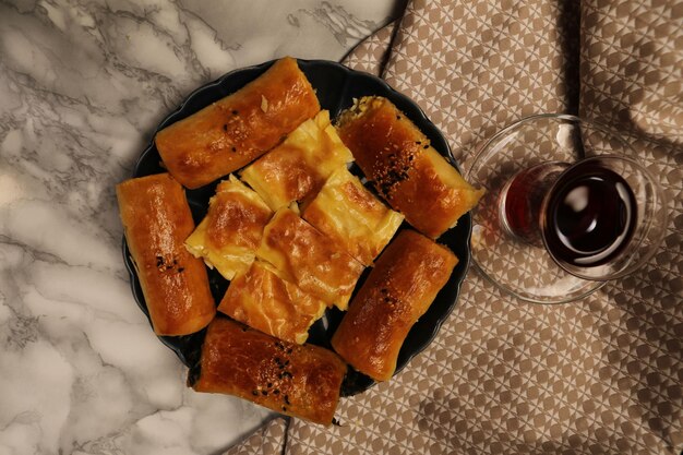 deliziosa pasta sfoglia con ripieno di formaggio