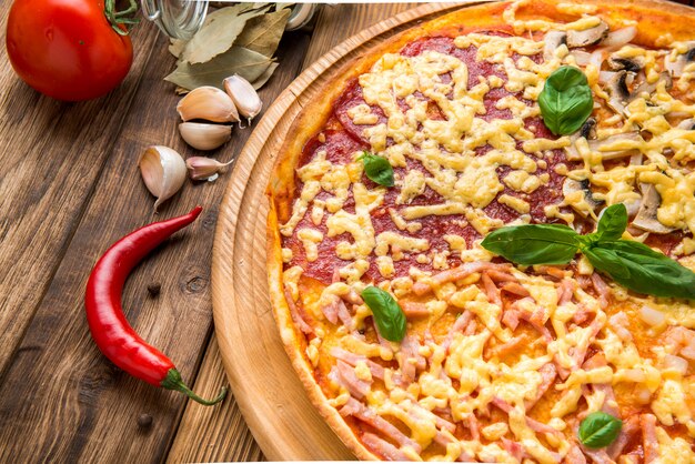 Deliziosa pizza italiana in un ristorante