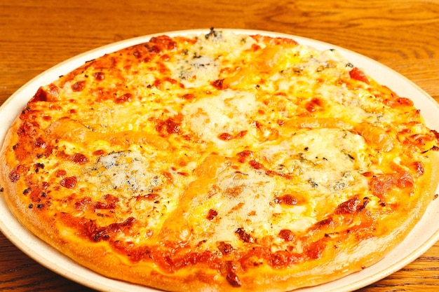 Deliziosa pizza mista Cibo italiano