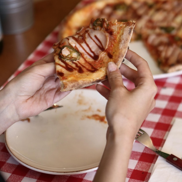 Deliziosa pizza mista Cibo italiano