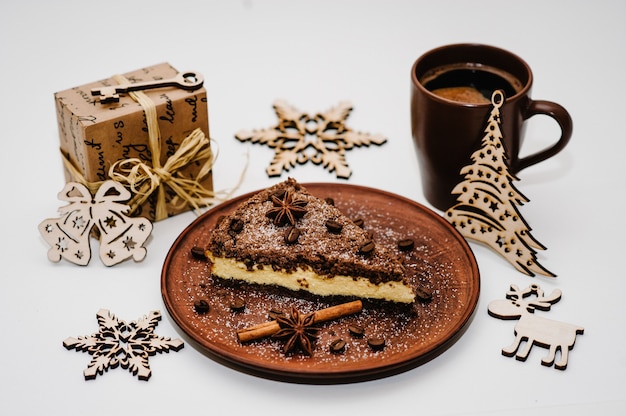 Deliziosa torta al cioccolato con crema