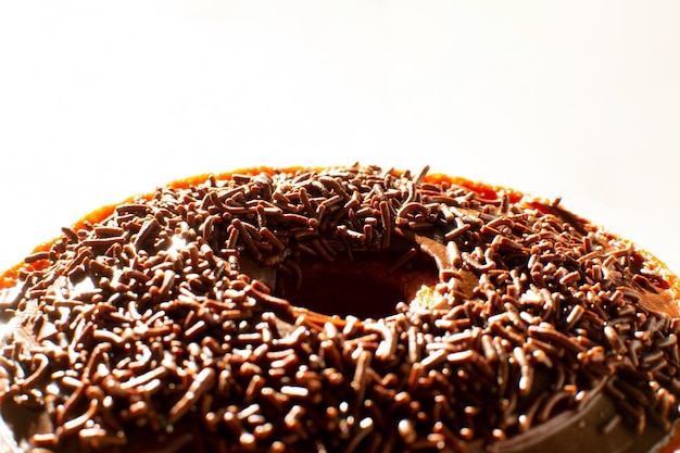 Deliziosa torta al cioccolato con topping al brigadeiro