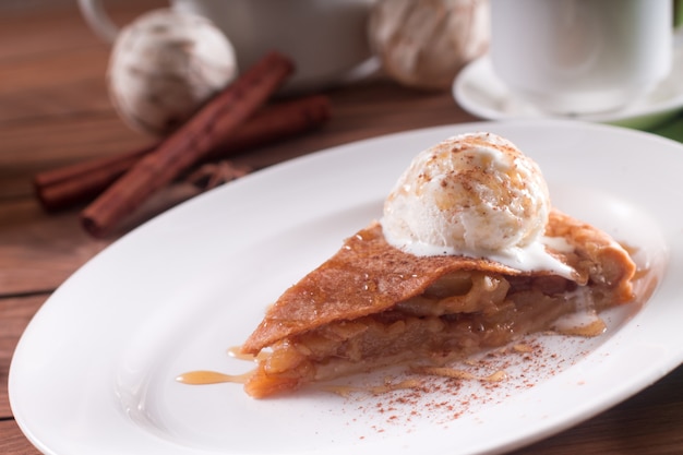 Deliziosa torta di mele fatta in casa e rustica