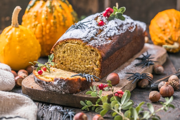 Deliziosa torta di zucca sul tagliere