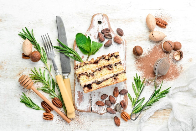 Deliziosa torta dolce con noci e cioccolato Vista dall'alto