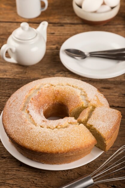 Deliziosa torta fatta in casa in tavola