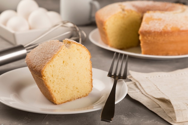 Deliziosa torta fatta in casa in tavola