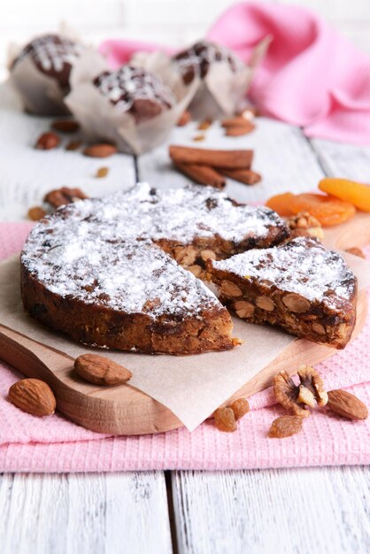 Deliziosa torta panforte sul primo piano della tavola