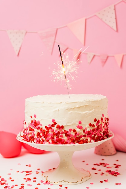 Deliziosa torta sul tavolo per la festa di compleanno