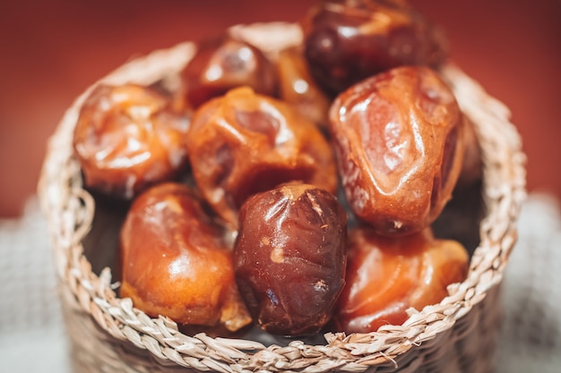 Deliziose date fresche e dolci di Sukkari