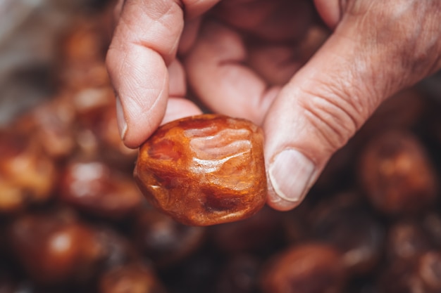 Deliziose date fresche e dolci di Sukkari