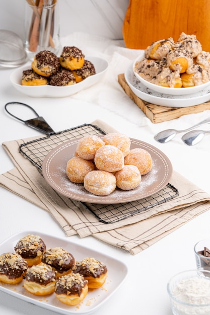 deliziose mini ciambelle fatte in casa o ciambelle La ciambella è popolare in molti paesi