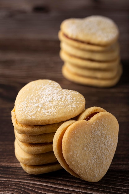 Deliziosi biscotti al burro ripieni di pasta di guava