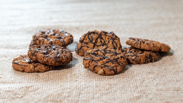 Deliziosi biscotti sani con cioccolato e semi di piante