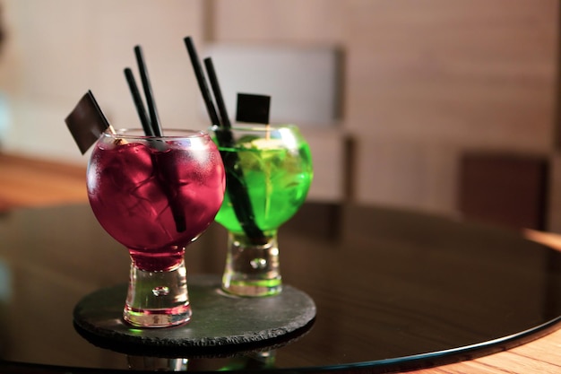 Deliziosi cocktail colorati per feste