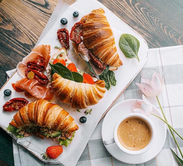 Deliziosi cornetti americani a colazione