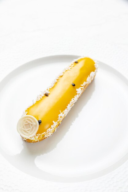 deliziosi dessert eclair dallo chef