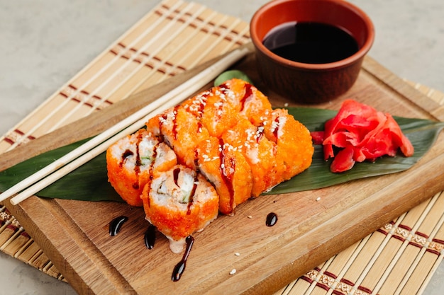 Deliziosi involtini con pesce e caviale