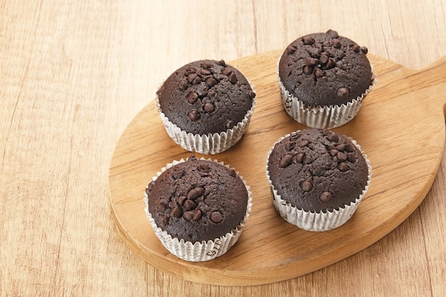 Deliziosi muffin al cioccolato con scaglie di cioccolato