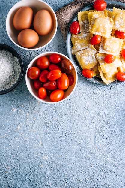 Deliziosi ravioli ripieni fatti in casa con ingredienti naturali.