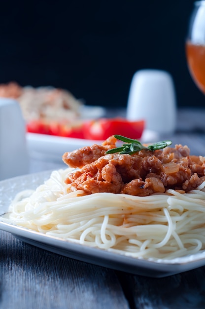 Deliziosi spaghetti con pancetta