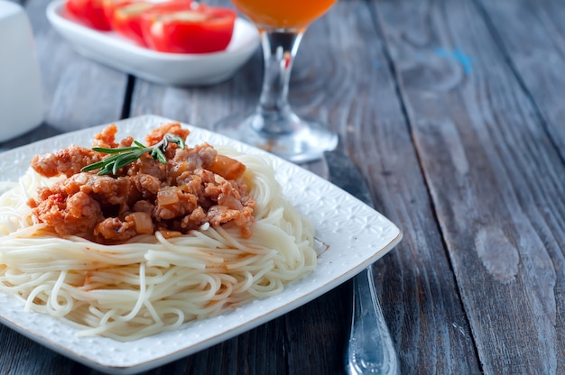 Deliziosi spaghetti con pancetta