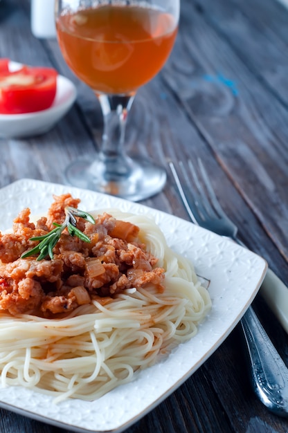 Deliziosi spaghetti con pancetta