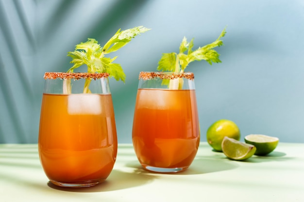 Delizioso assortimento di bevande michelada?