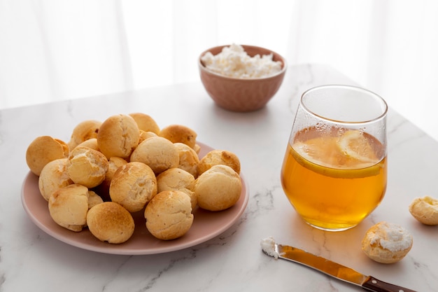 Delizioso assortimento di pane al formaggio