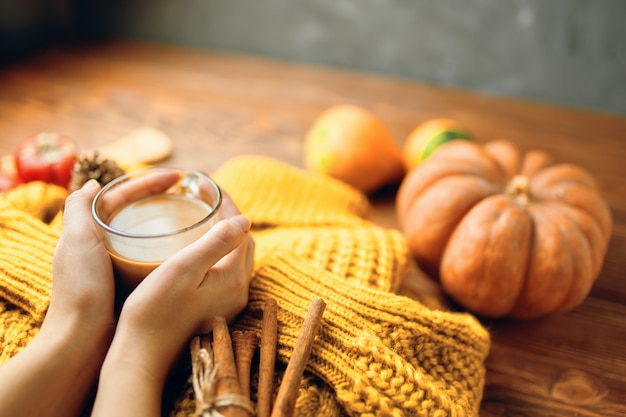 Delizioso caffè d'autunno.